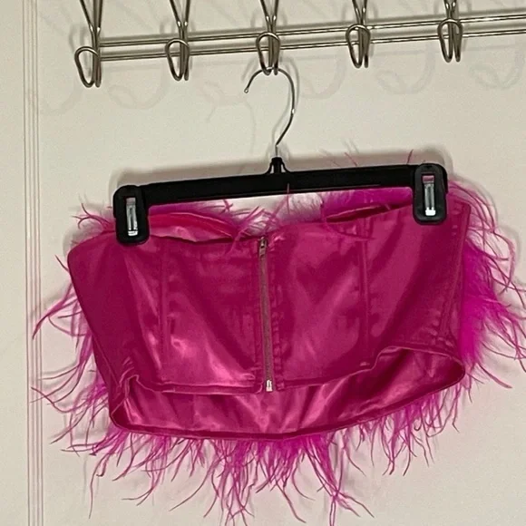 Fashion nova hot pink feather crop top - Picture 4 of 5